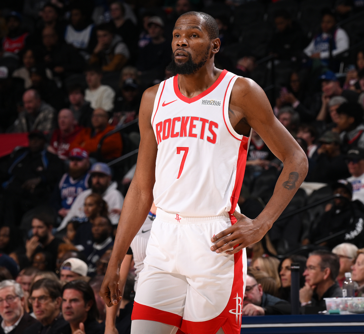 两续命三分打铁+致命失误！杜兰特鏖战44分钟累瘫 轰36+7显悲凉