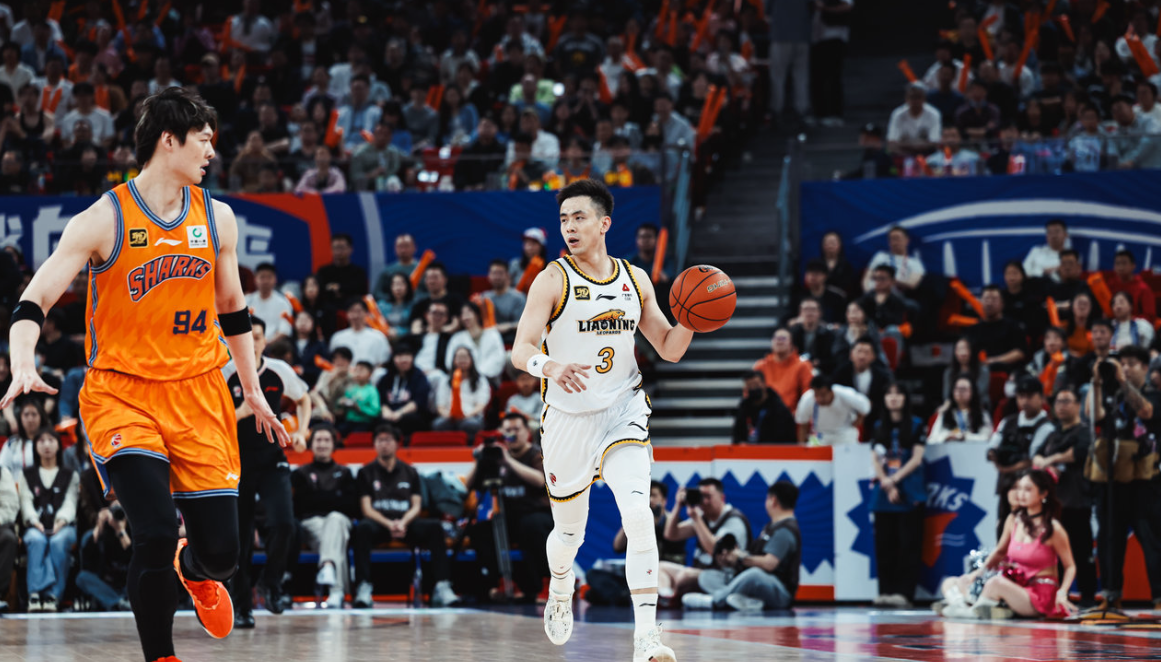 华体会登录入口-郭艾伦休赛期玩综艺曾遭质疑 赵继伟赛季期间拍广告为何无热议？